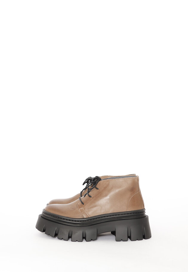 Lofina - Short boot with laces