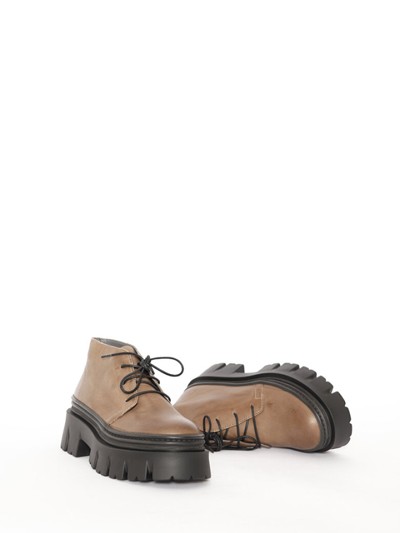 Lofina - Short boot with laces