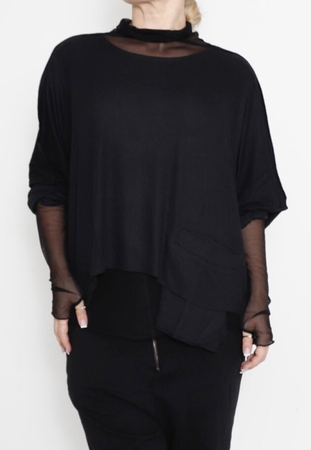 Sort Aarhus - Blouse in rib with long sleeves and a pocket