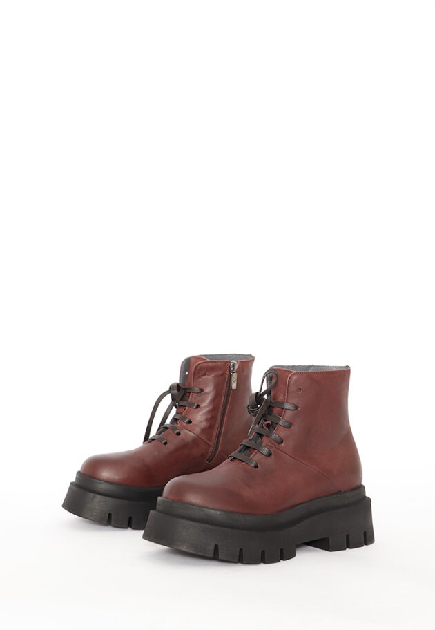 Lofina - Boot with laces and zipper