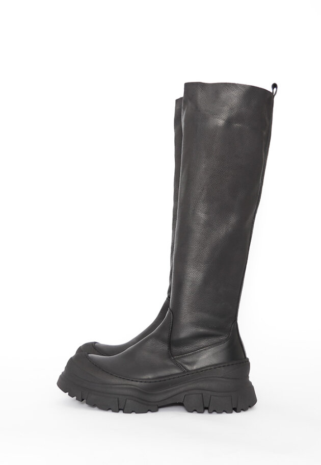 Lofina - Long boot with zipper and a soft shaft
