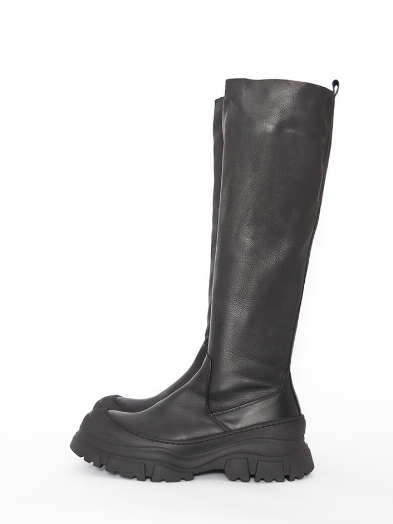 Lofina - Long boot with zipper and a soft shaft