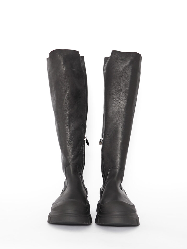 Lofina - Long boot with zipper and a soft shaft