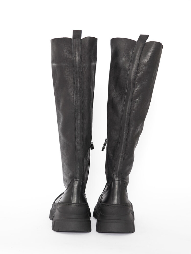 Lofina - Long boot with zipper and a soft shaft