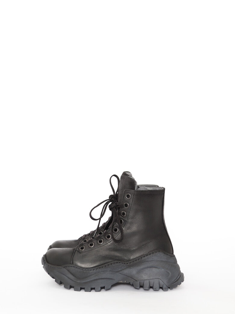 Lofina - Boot with laces and zipper