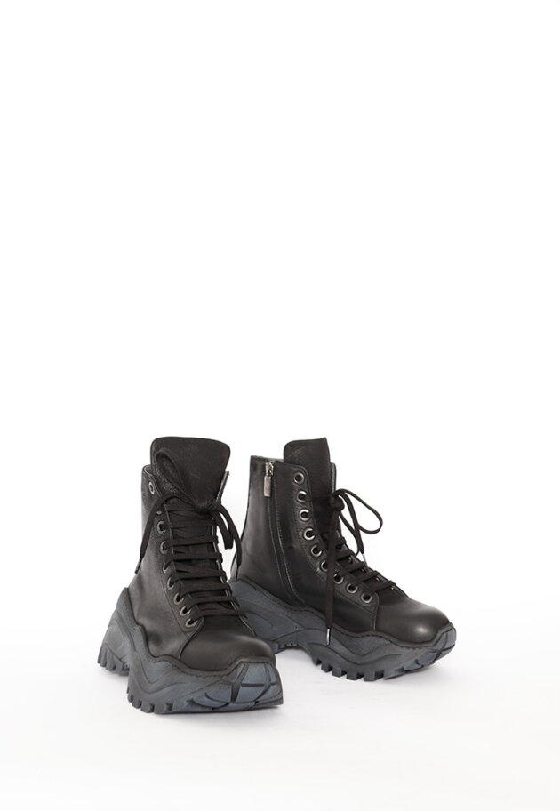 Lofina - Boot with laces and zipper