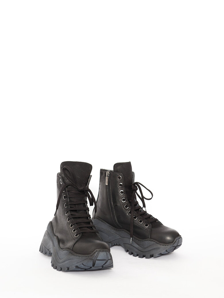 Lofina - Boot with laces and zipper