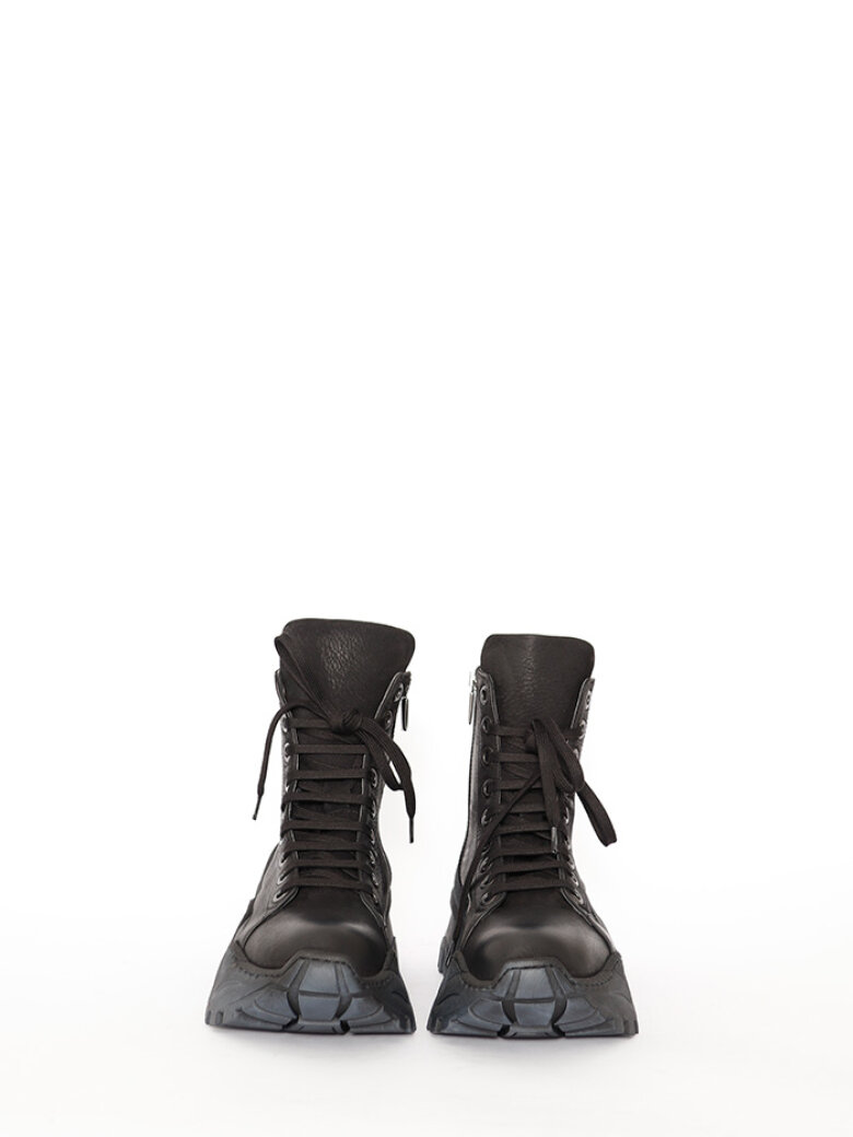 Lofina - Boot with laces and zipper