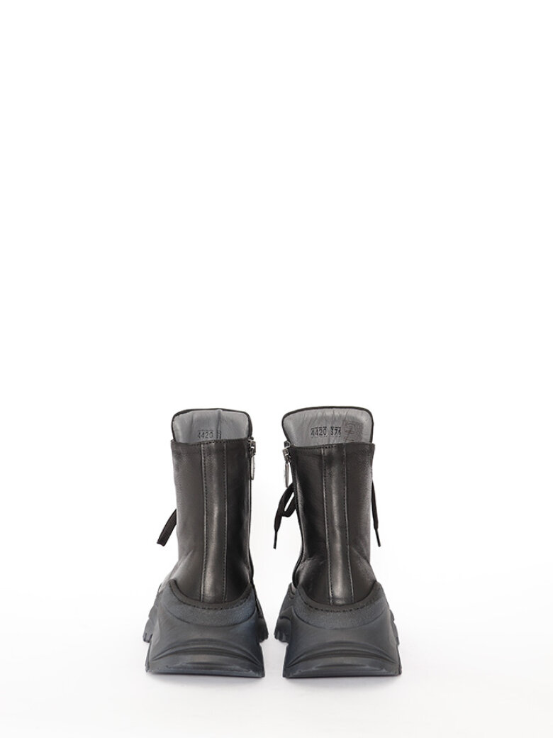 Lofina - Boot with laces and zipper