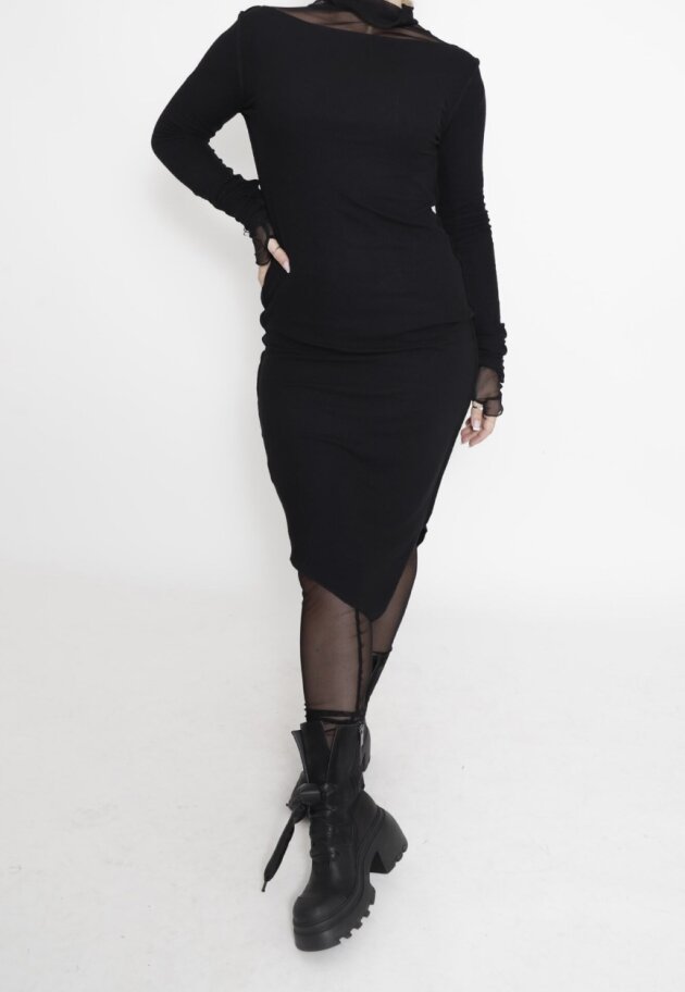 Sort Aarhus - Tight fit dress with long sleeves and a wide neckline