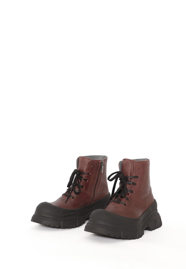 Lofina - Boot with laces and zipper