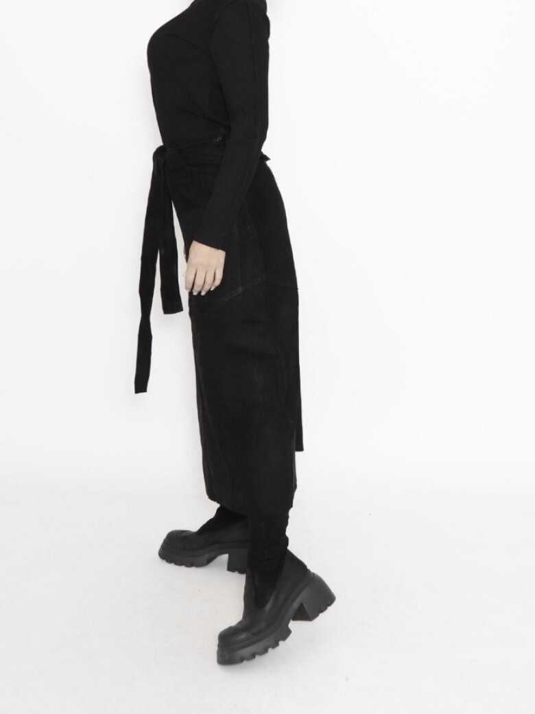 Sort Aarhus - Skirt in suede with a tie belt