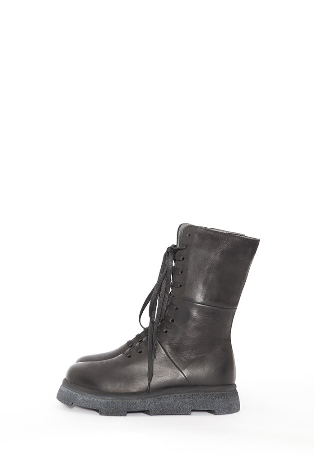 Lofina - Half long boot with laces and a zipper