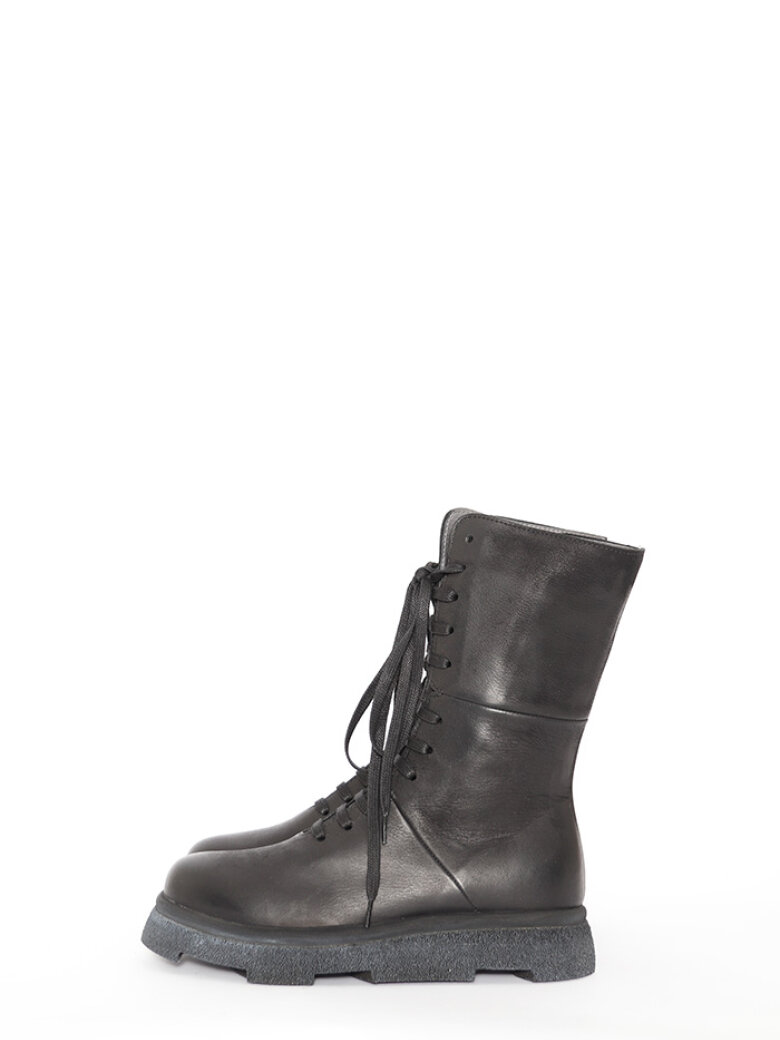 Lofina - Half long boot with laces and a zipper