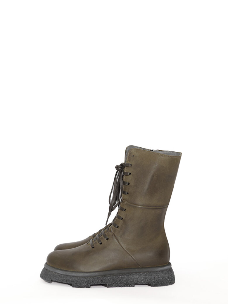 Lofina - Half long boot with laces and a zipper