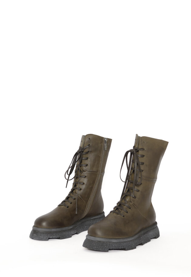 Lofina - Halvlang støvle med snøre og lynlås