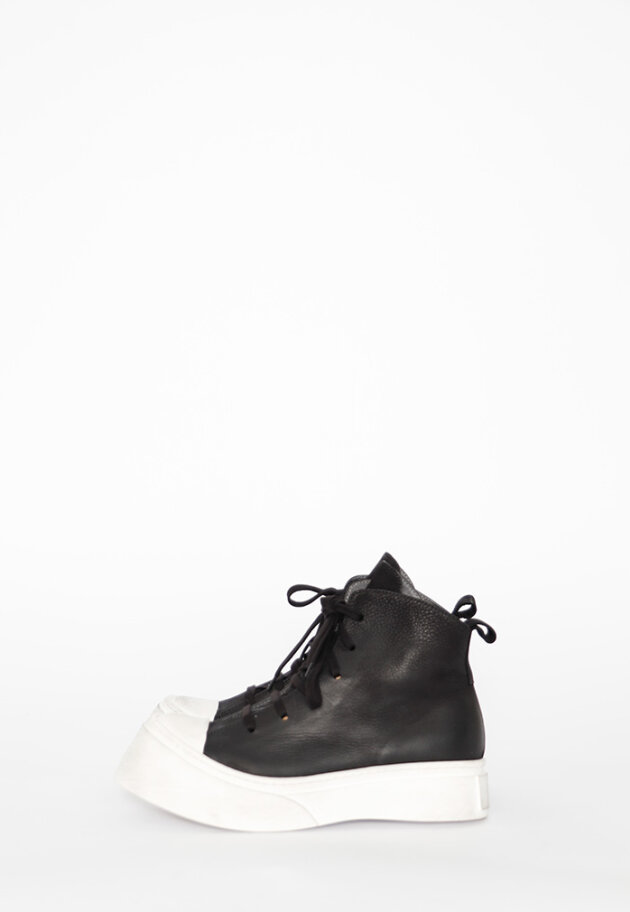 Lofina - Shoe with laces