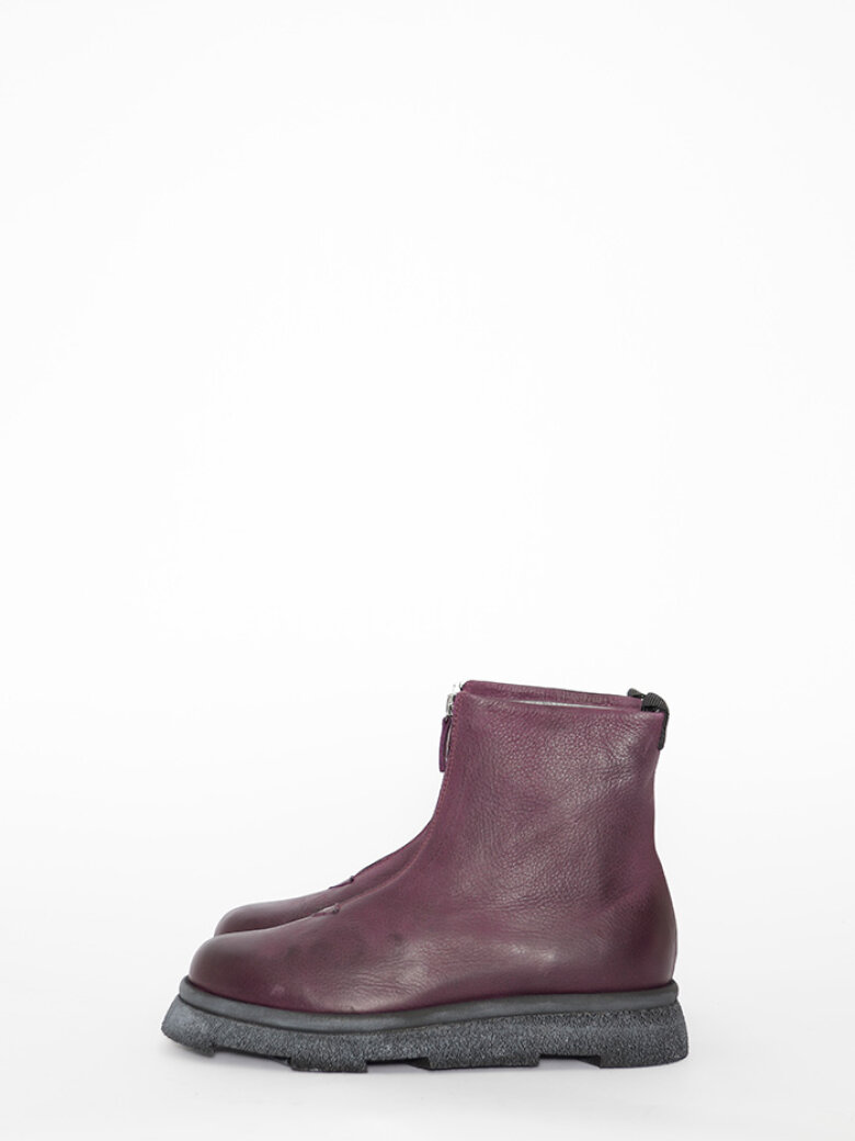 Lofina - boot with front zipper