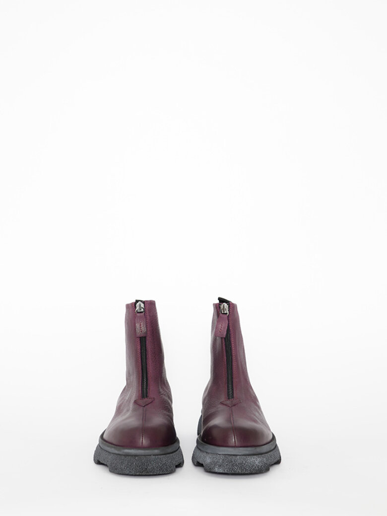 Lofina - boot with front zipper