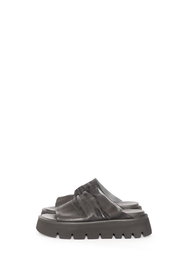 Lofina - Sandal with wrinkled leather