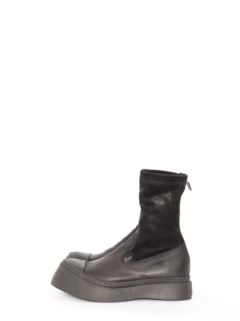 Lofina - Boot in suede with back zipper