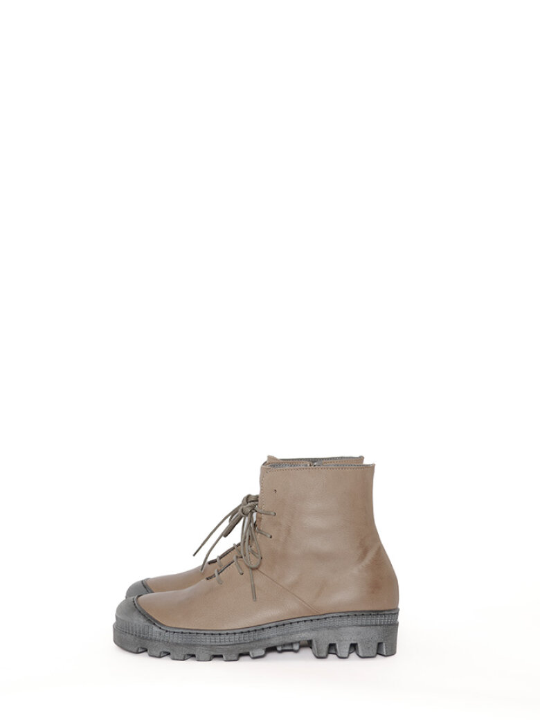 Lofina - Boot with laces and zipper