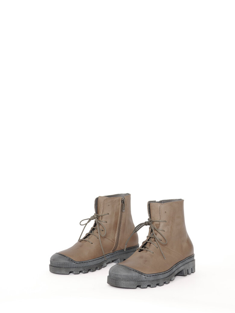 Lofina - Boot with laces and zipper