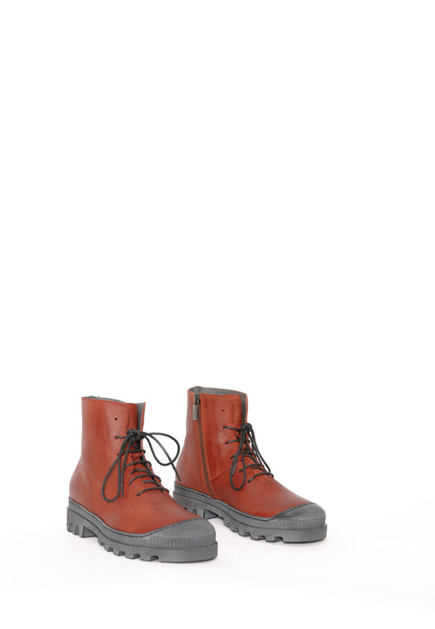 Støvle med snøre og lynlås