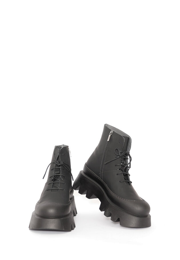 Lofina - Boot with laces and zipper