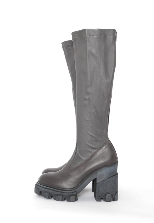 Lofina - Long boot with heel and stretch skin