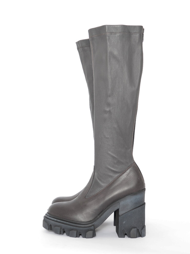 Lofina - Long boot with heel and stretch skin