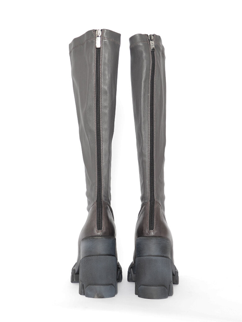 Lofina - Long boot with heel and stretch skin