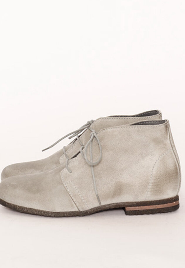 Lofina - Desert boot with a raw rubber sole