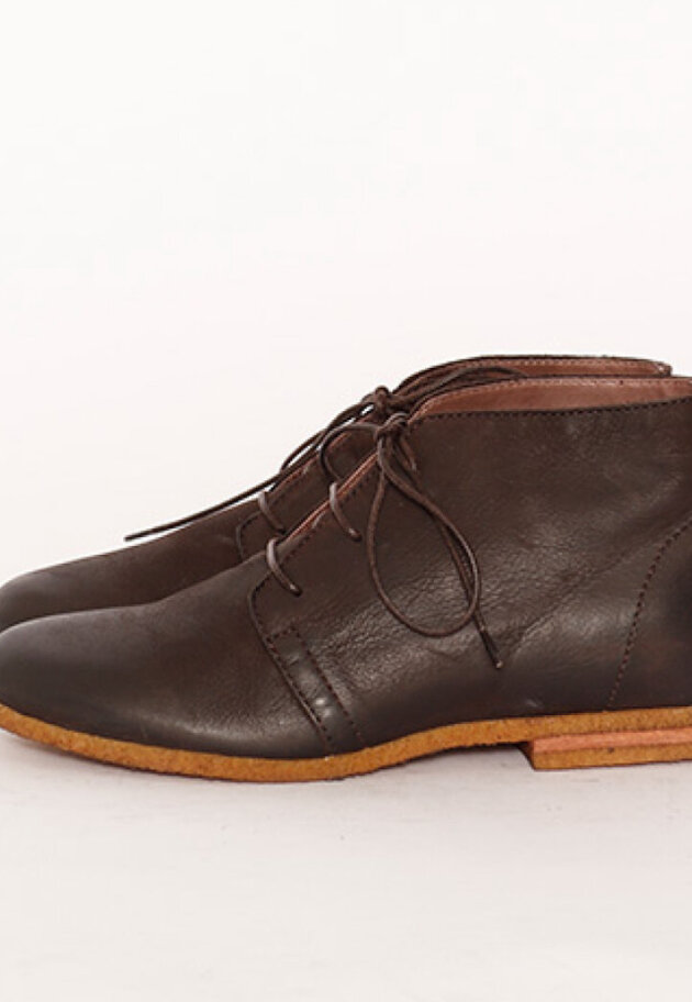 Lofina - Desert boot with raw rubber sole