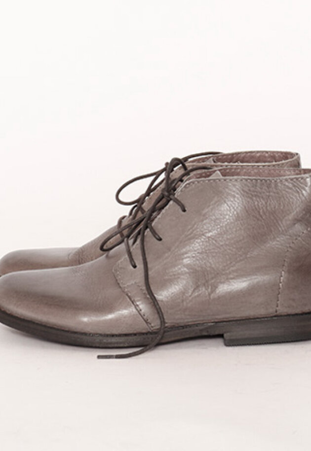 Lofina - Desert boot with a leather sole