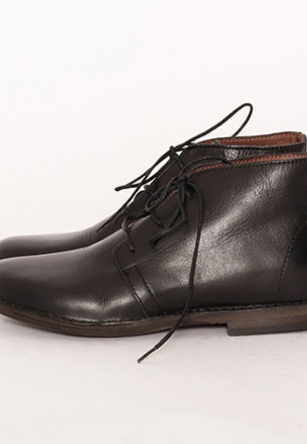 Lofina - Desert boot with a leather sole