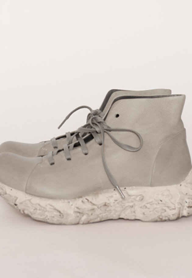 Støvlet med chunky micro sål og snøre