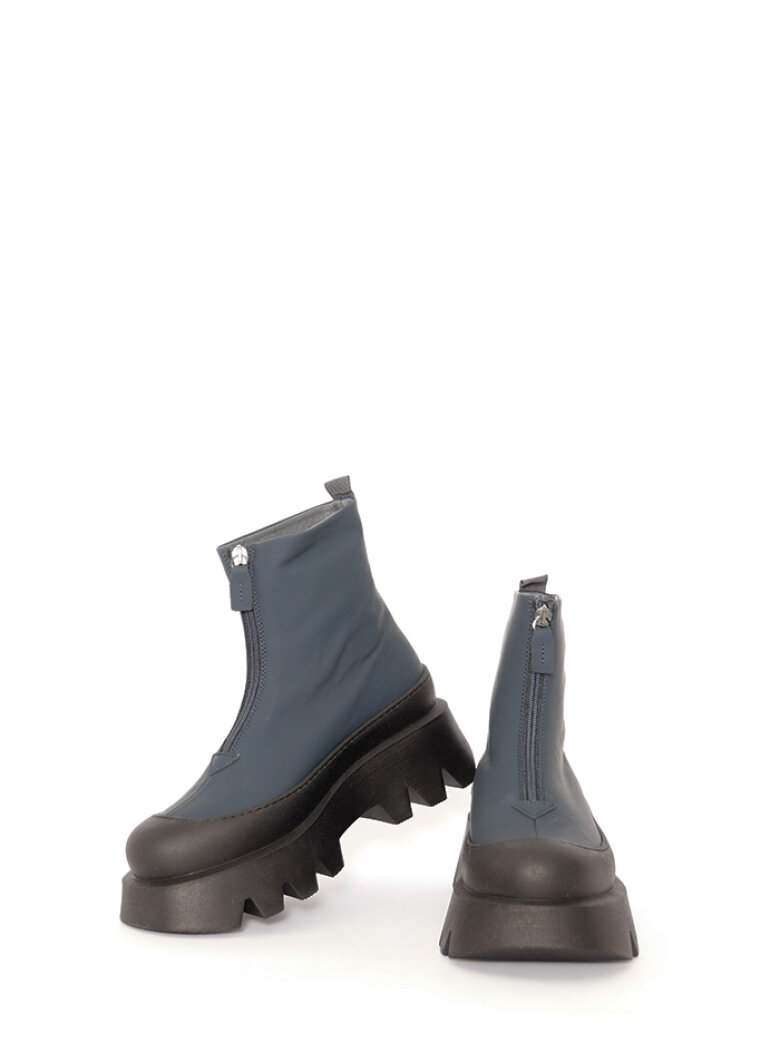 Lofina - Boot with front zipper