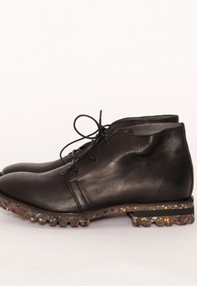 Lofina - Desert boot with a recycle sole 