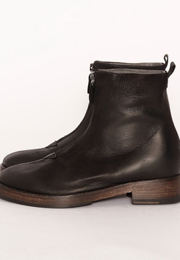 Lofina - Bootie with a sole in leather