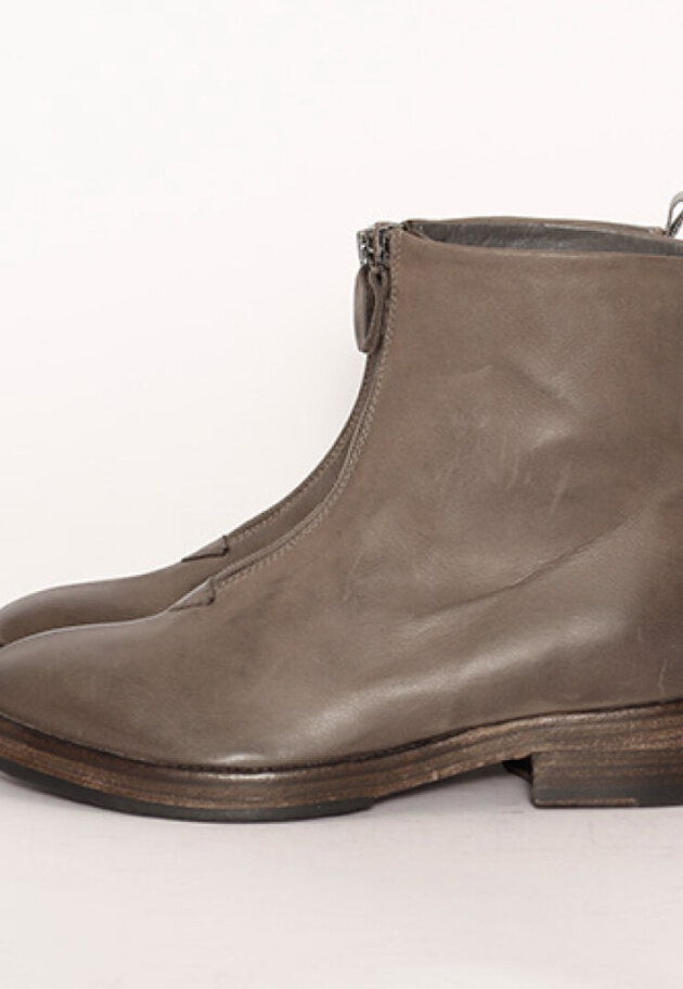 Lofina - Boot with a leather sole and a zipper