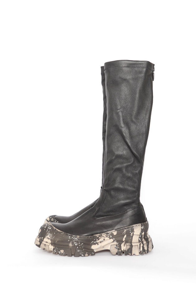 Lofina - Long boot with stretch skin