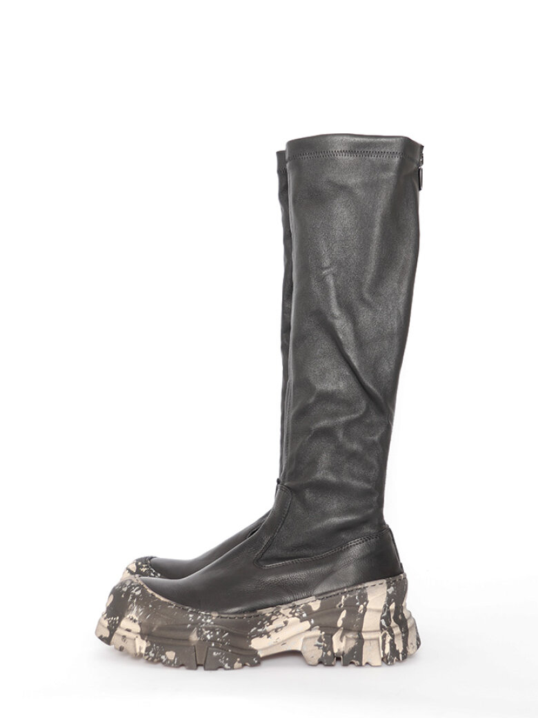 Lofina - Long boot with stretch skin