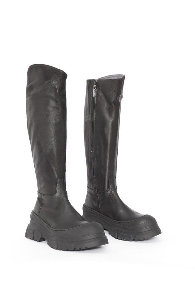 Lofina - Long boot with a zipper