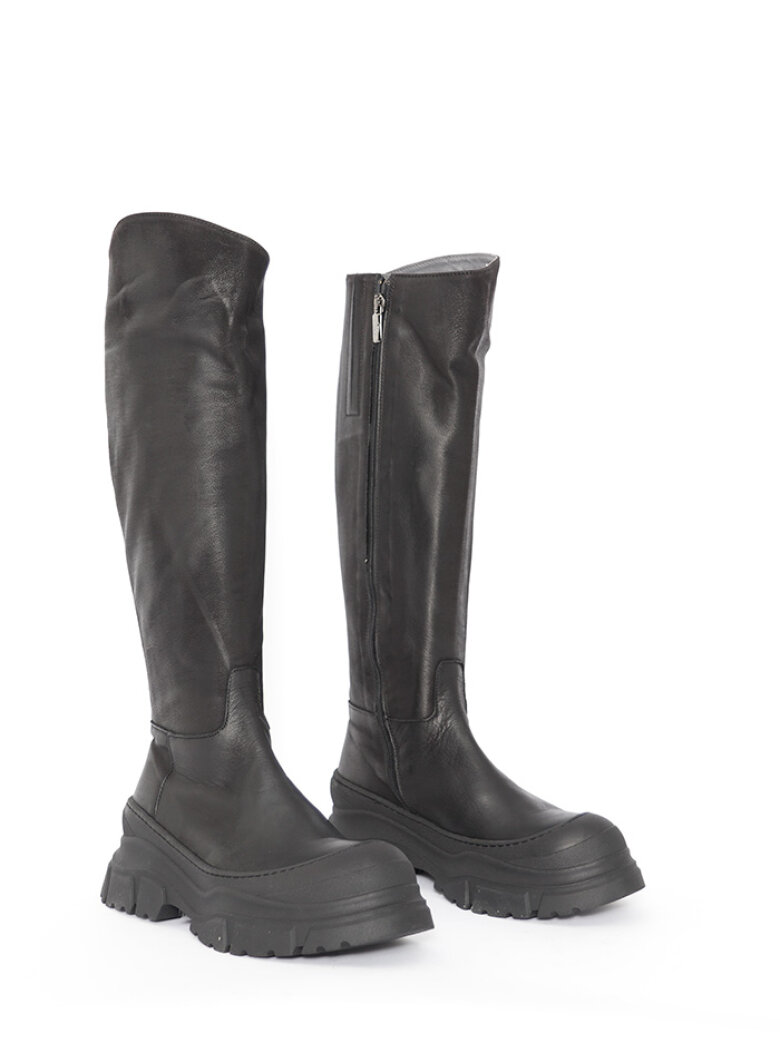 Lofina - Long boot with a zipper