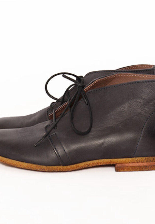 Lofina - Desert boot with raw rubber sole