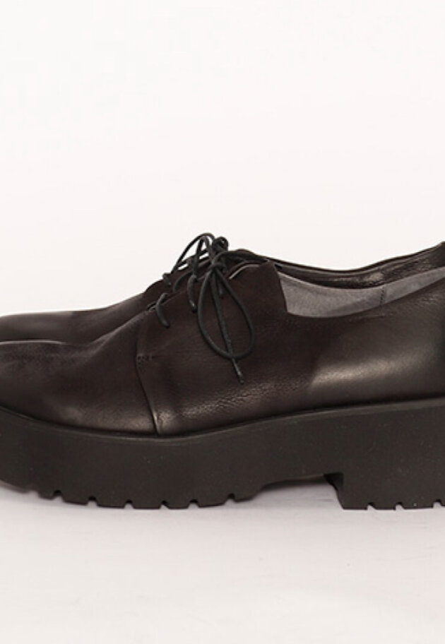 Lofina - Shoe with chunke sole and shoe lace