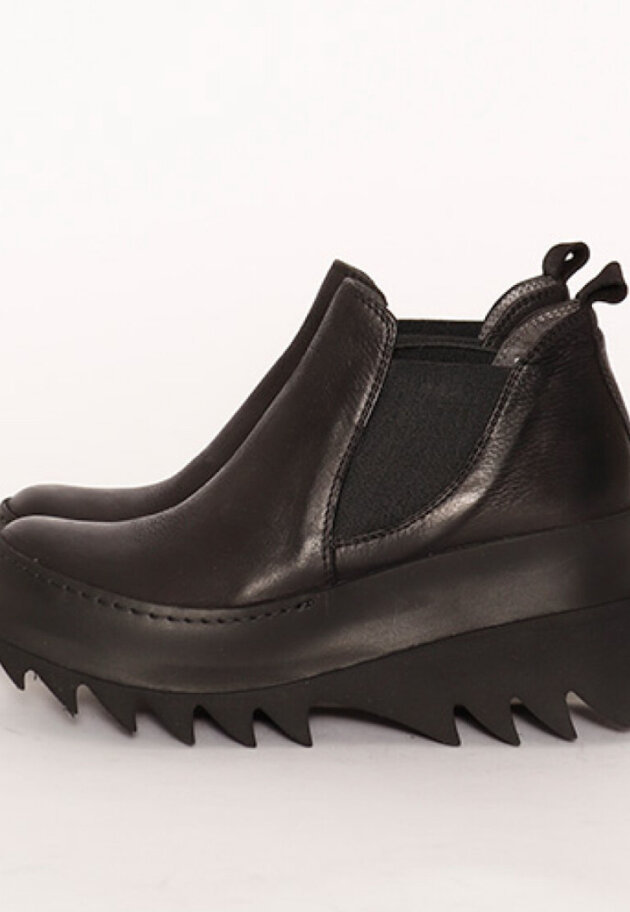 Lofina - Shoe with a micro sole and elastic side panels