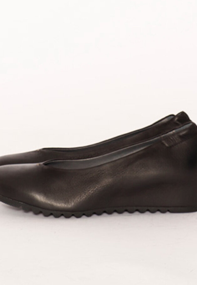Lofina shoe with a wedge heel
