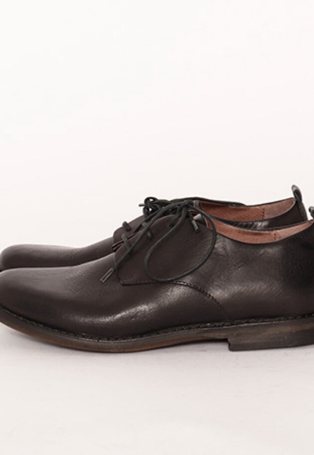 Lofina - Shoe with a leather sole